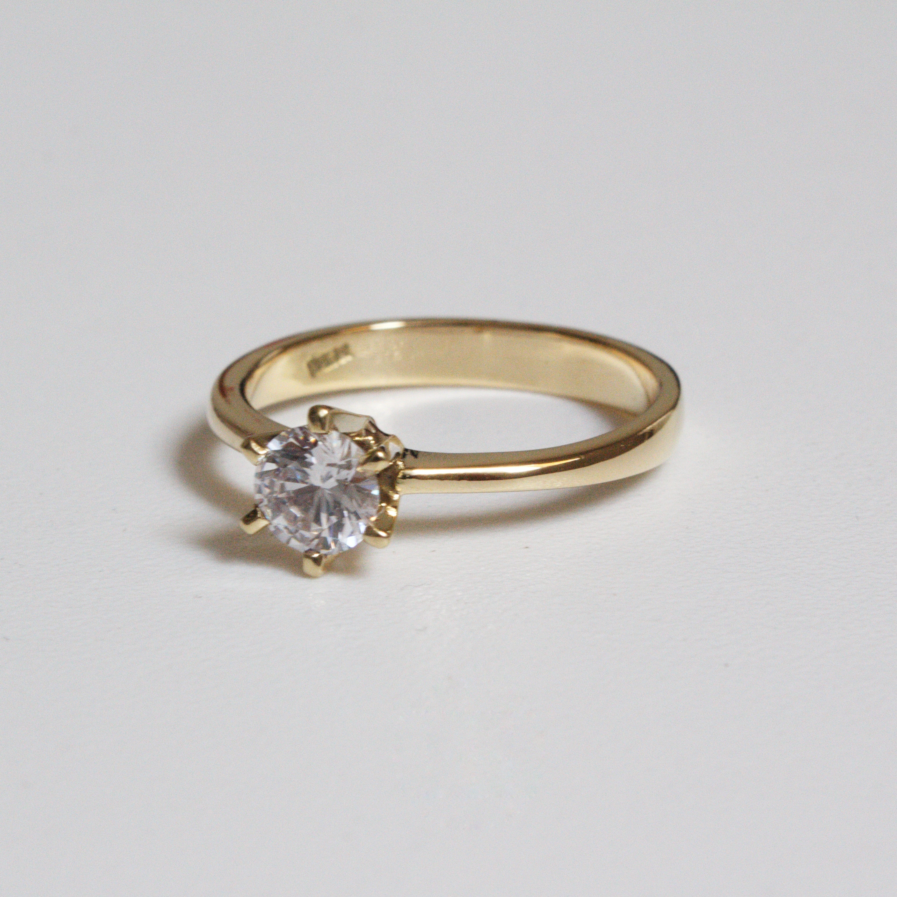 Anillo de Compromiso Estela en Oro 18k