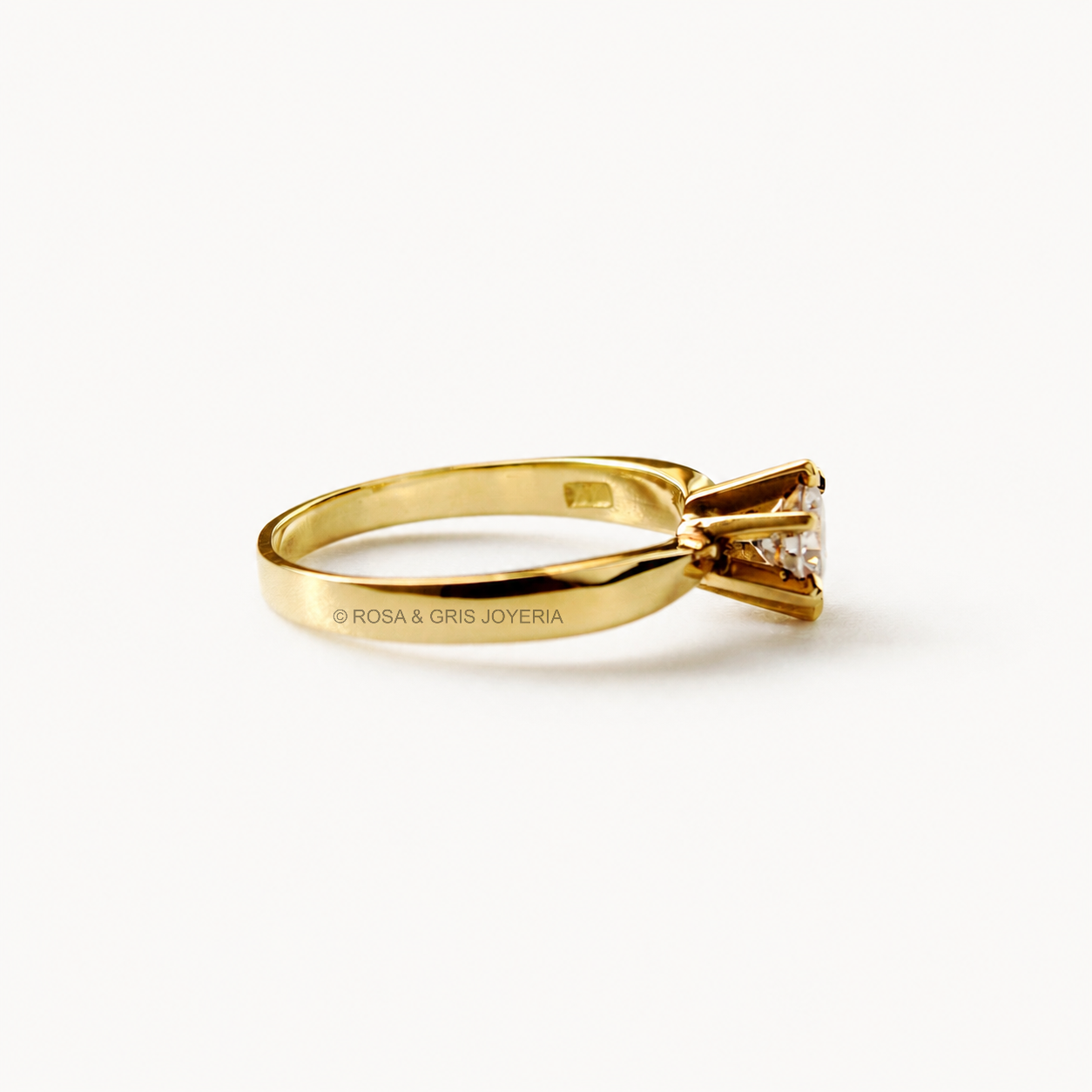 Anillo de Compromiso Bela en Oro 18k