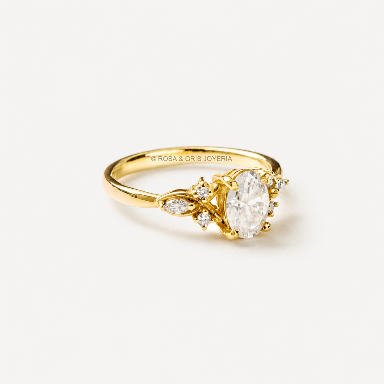 Anillo de Compromiso Oval 4 en Oro 18k