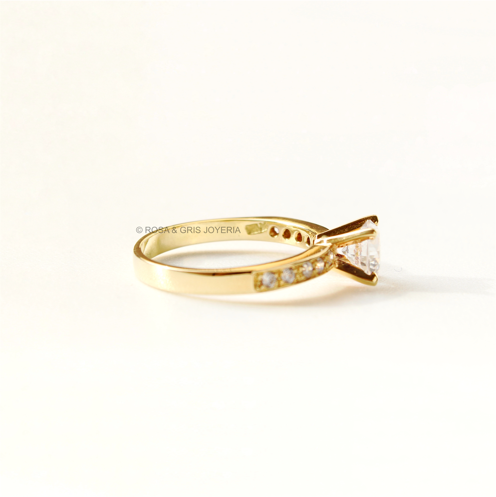 Anillo de Compromiso Cielo en Oro 18k