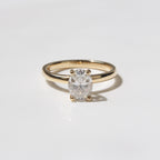 Anillo de Compromiso Oval en Oro 18k