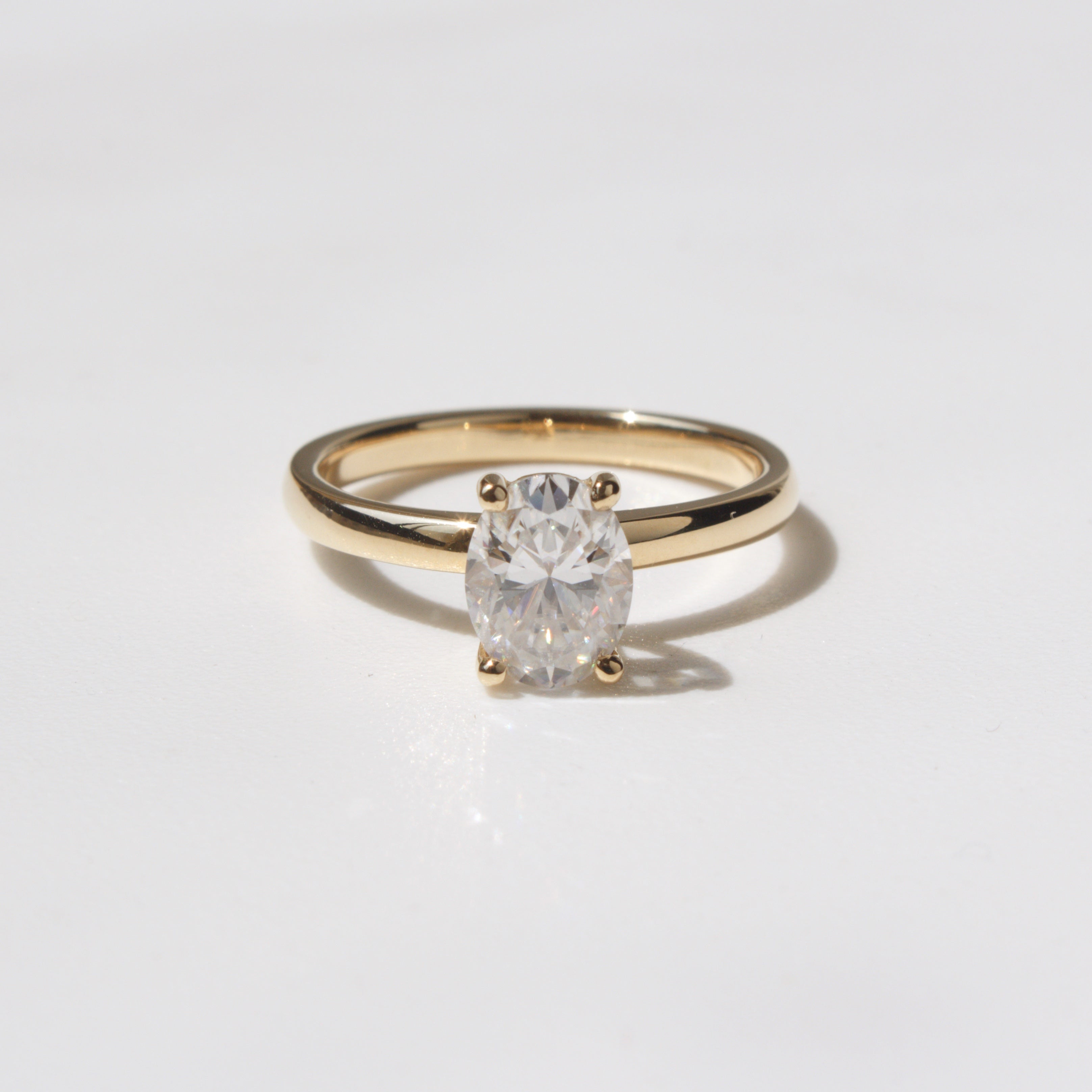 Anillo de Compromiso Oval en Oro 18k