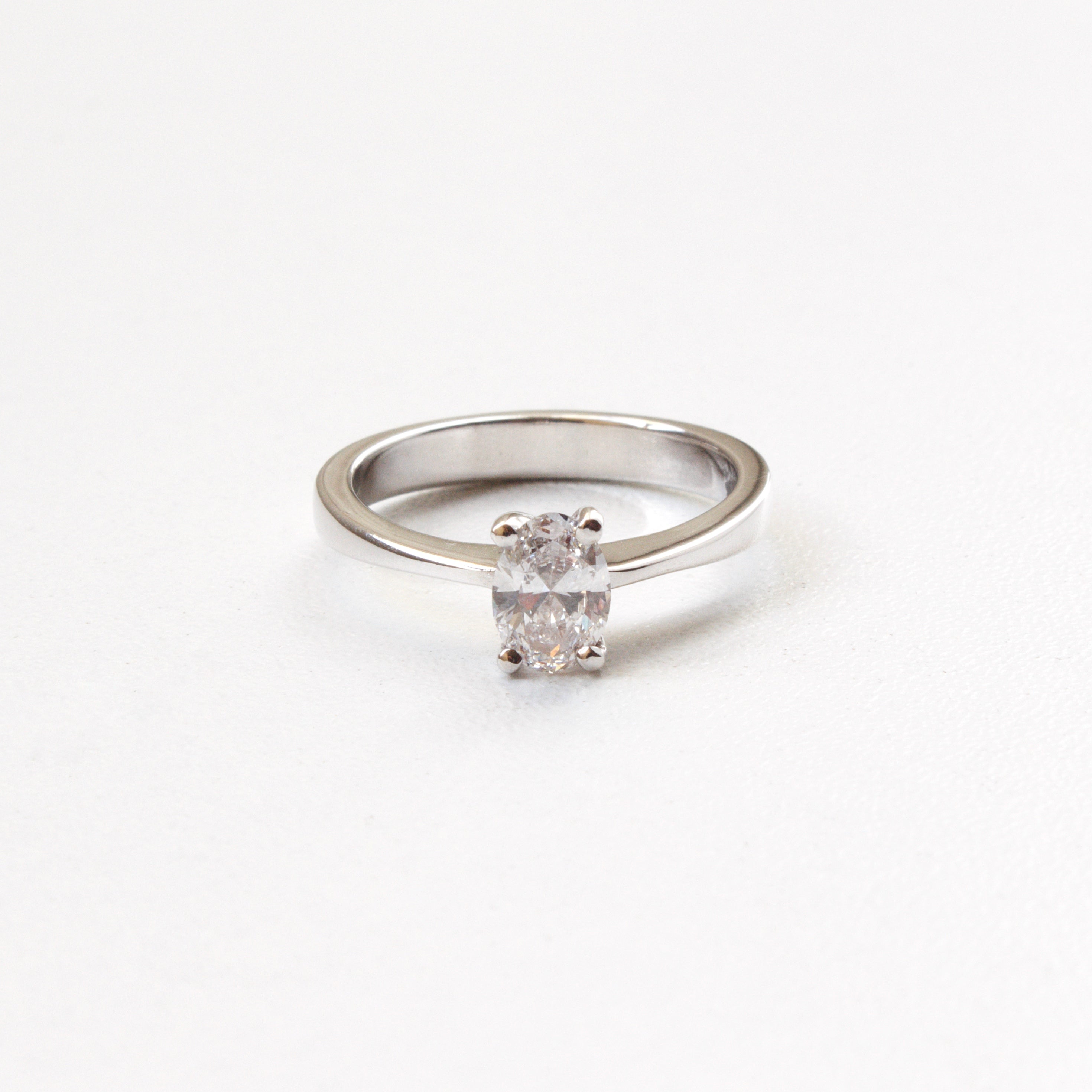 Anillo de Compromiso Oval Diamante de Laboratorio IGI 0.50ct en Oro 18k