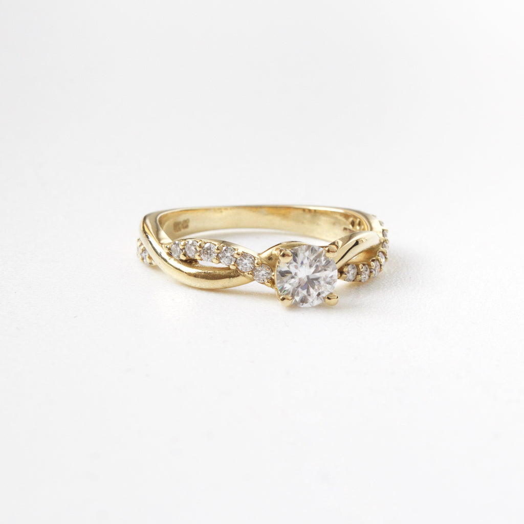 Anillo de Compromiso Infinito en Oro 18k
