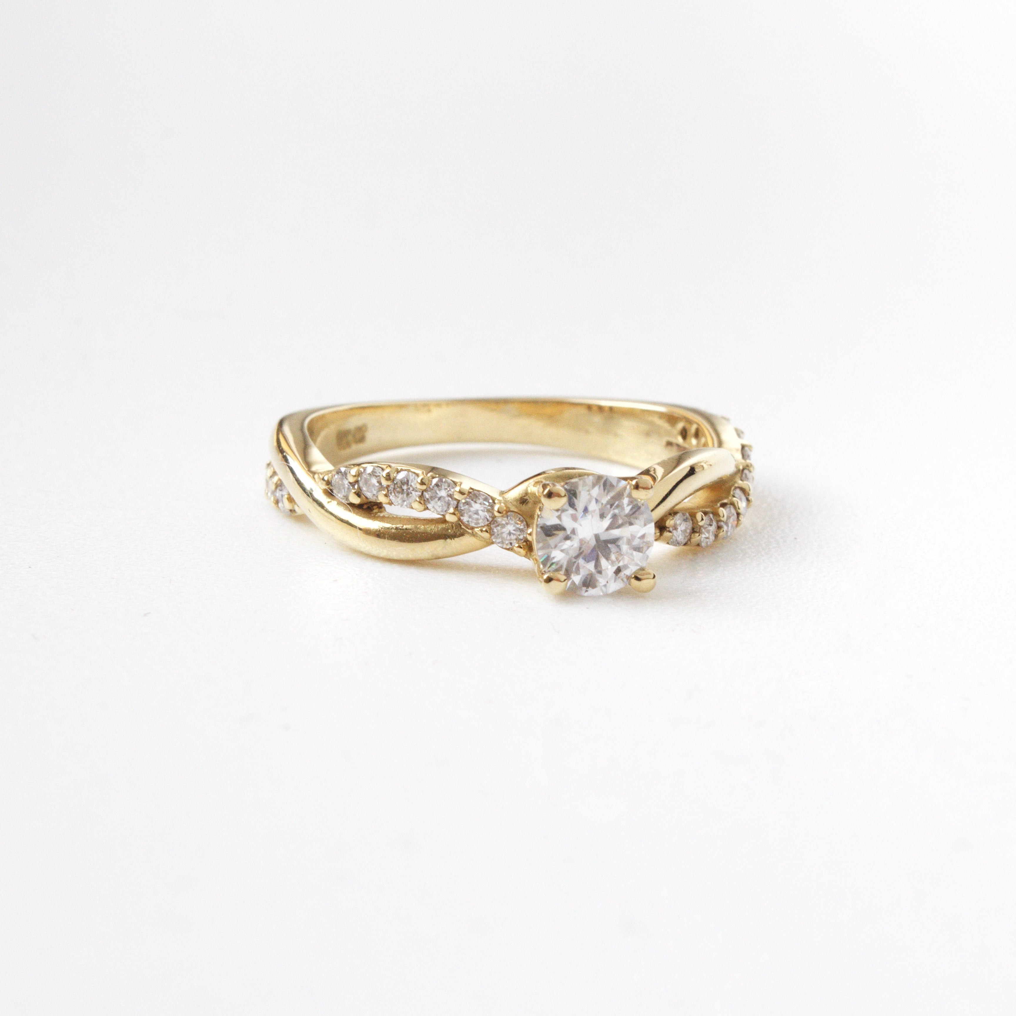 Anillo de Compromiso Infinito en Oro 18k