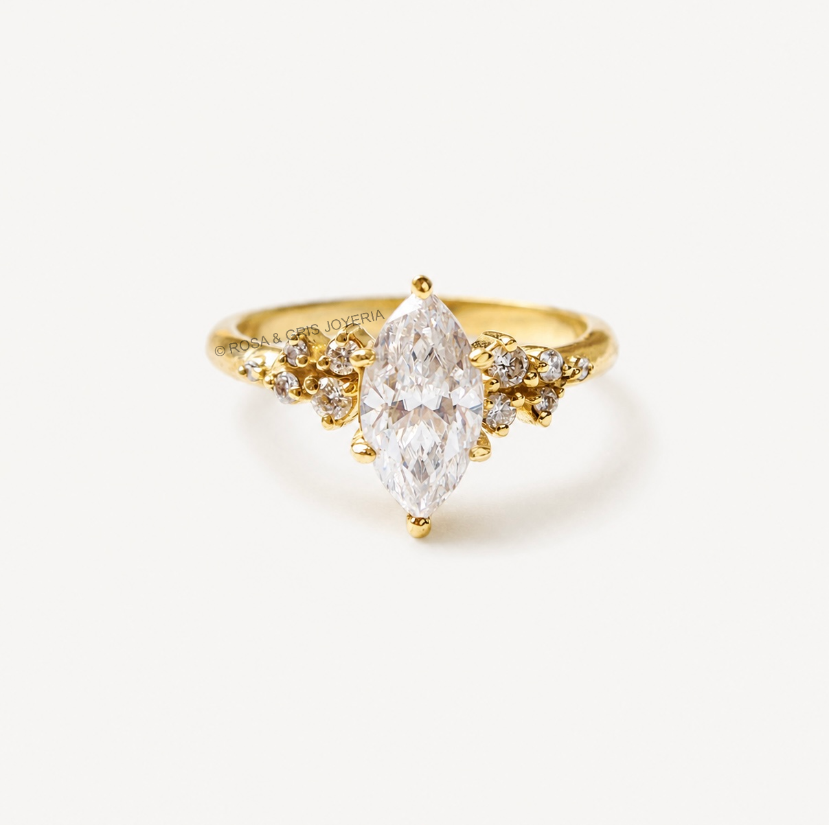 Anillo de Compromiso Serena en Oro 18k