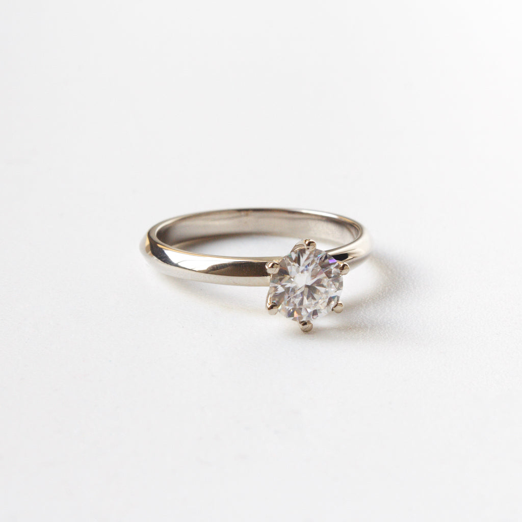 Anillo de Compromiso Elara en Oro 18k