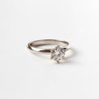 Anillo de Compromiso Elara en Oro 18k