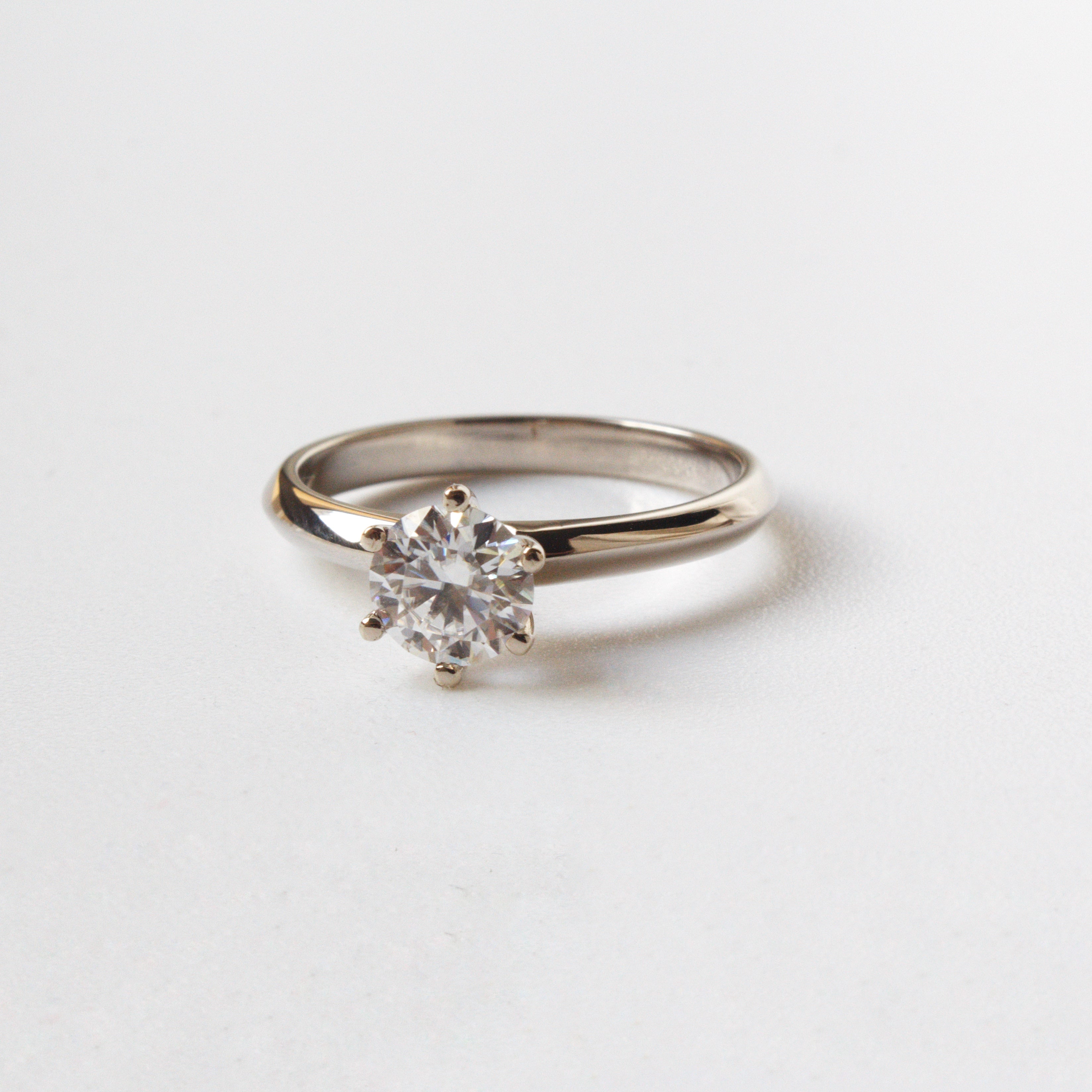 Anillo de Compromiso Elara en Oro 18k