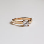 Anillo de Compromiso Solitario en Oro 18k