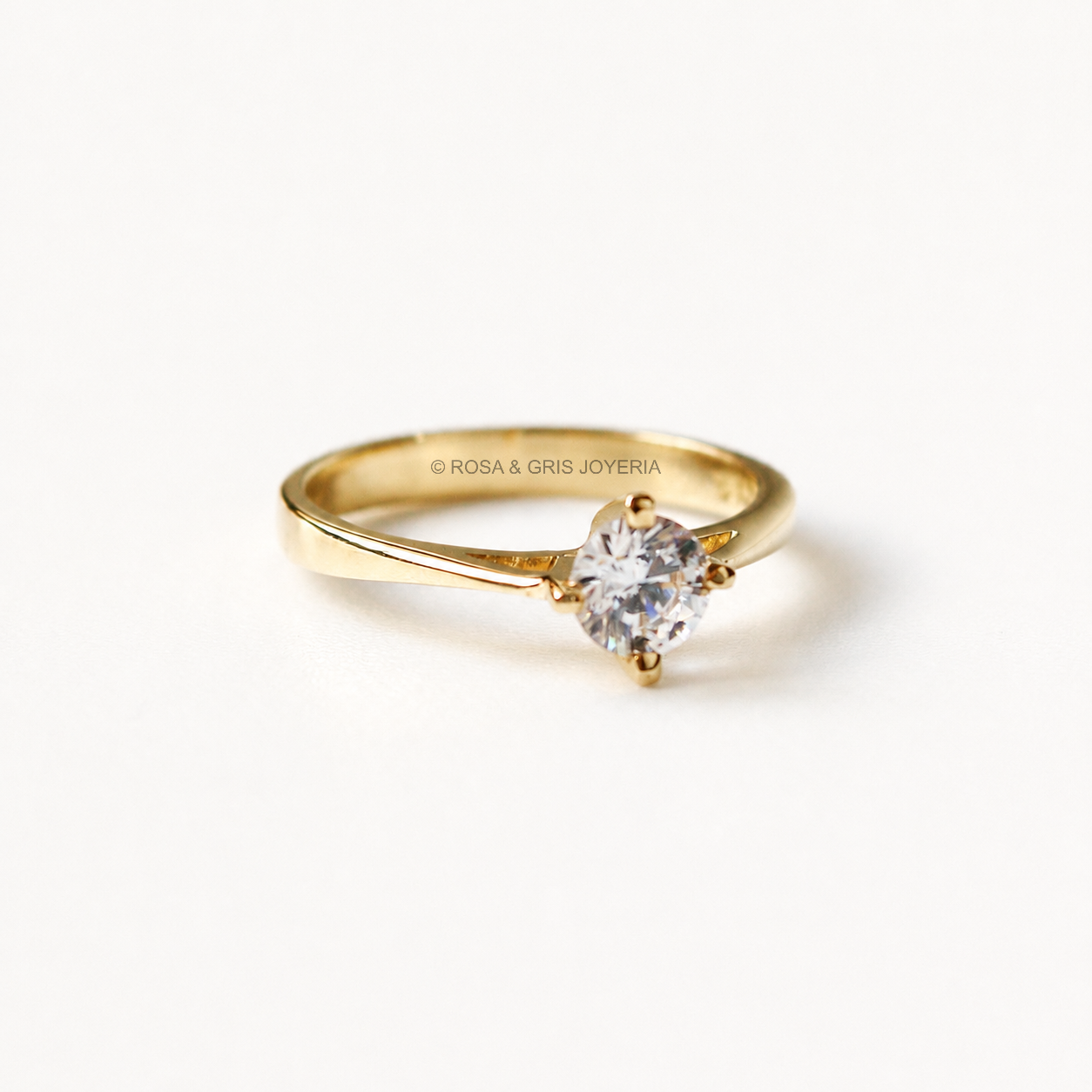 Anillo de Compromiso Isa en Oro 18k