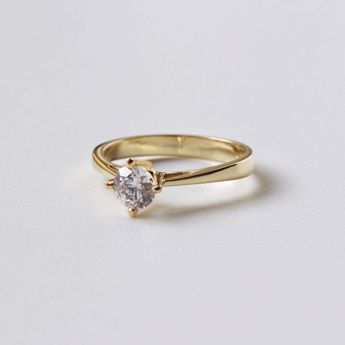 Anillo de Compromiso Isa en Oro 18k