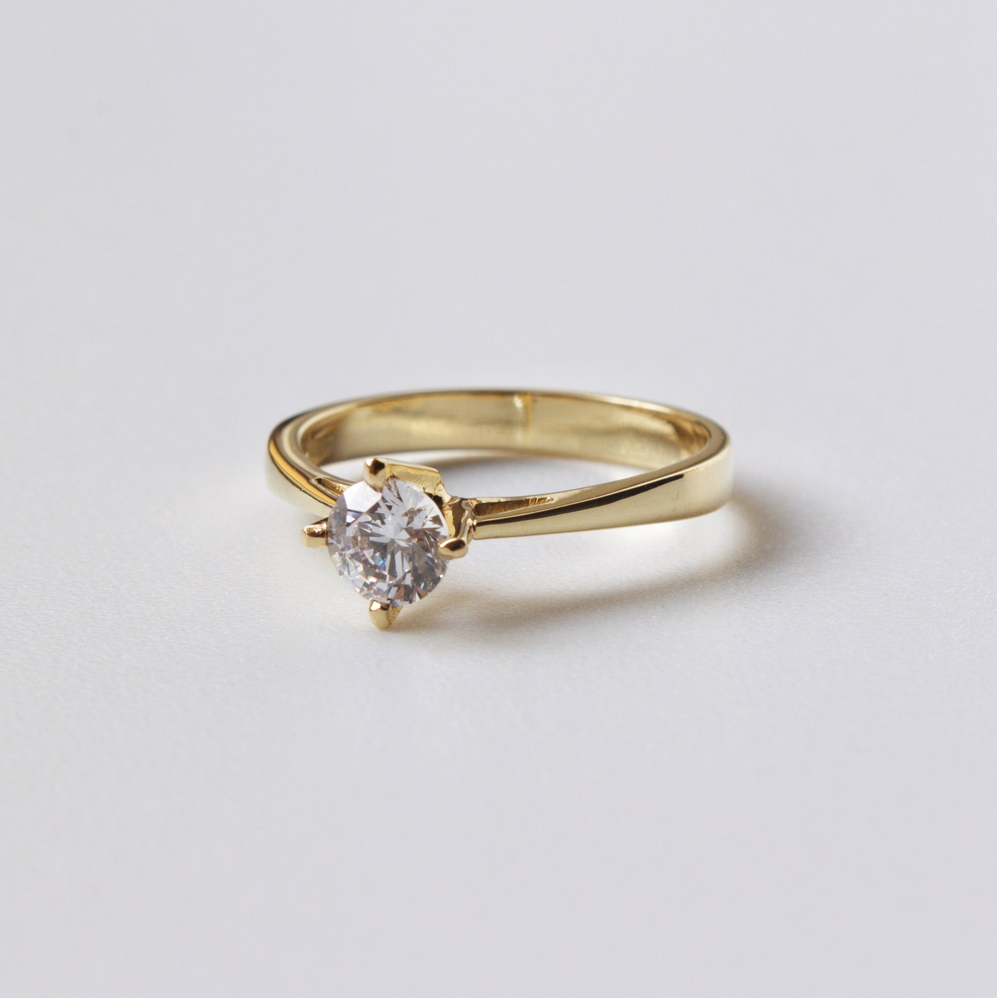 Anillo de Compromiso Isa en Oro 18k