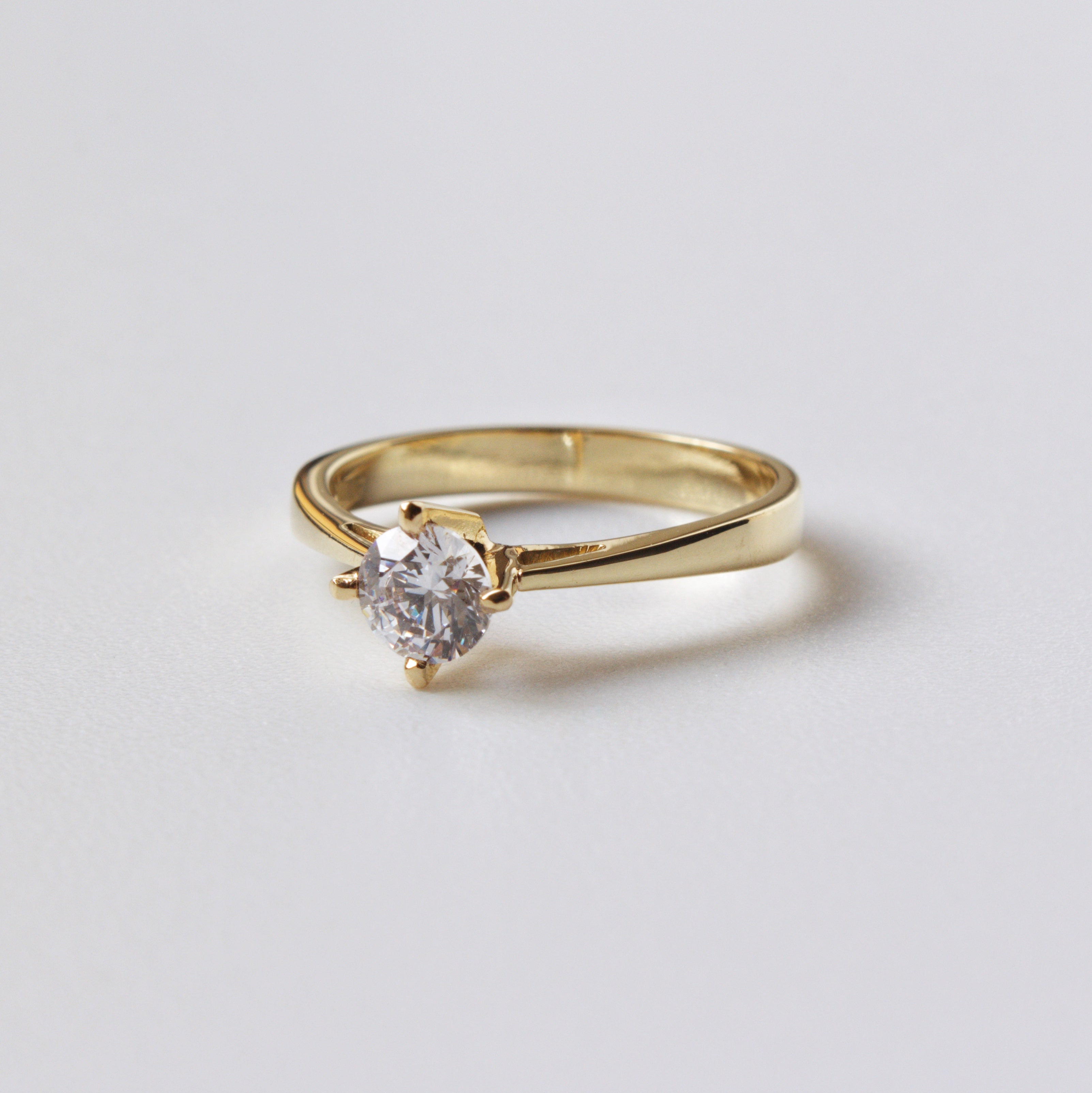 Anillo de Compromiso Isa en Oro 18k