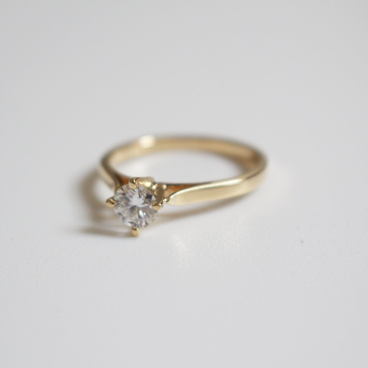 Anillo de Compromiso Isabella en Oro 18k