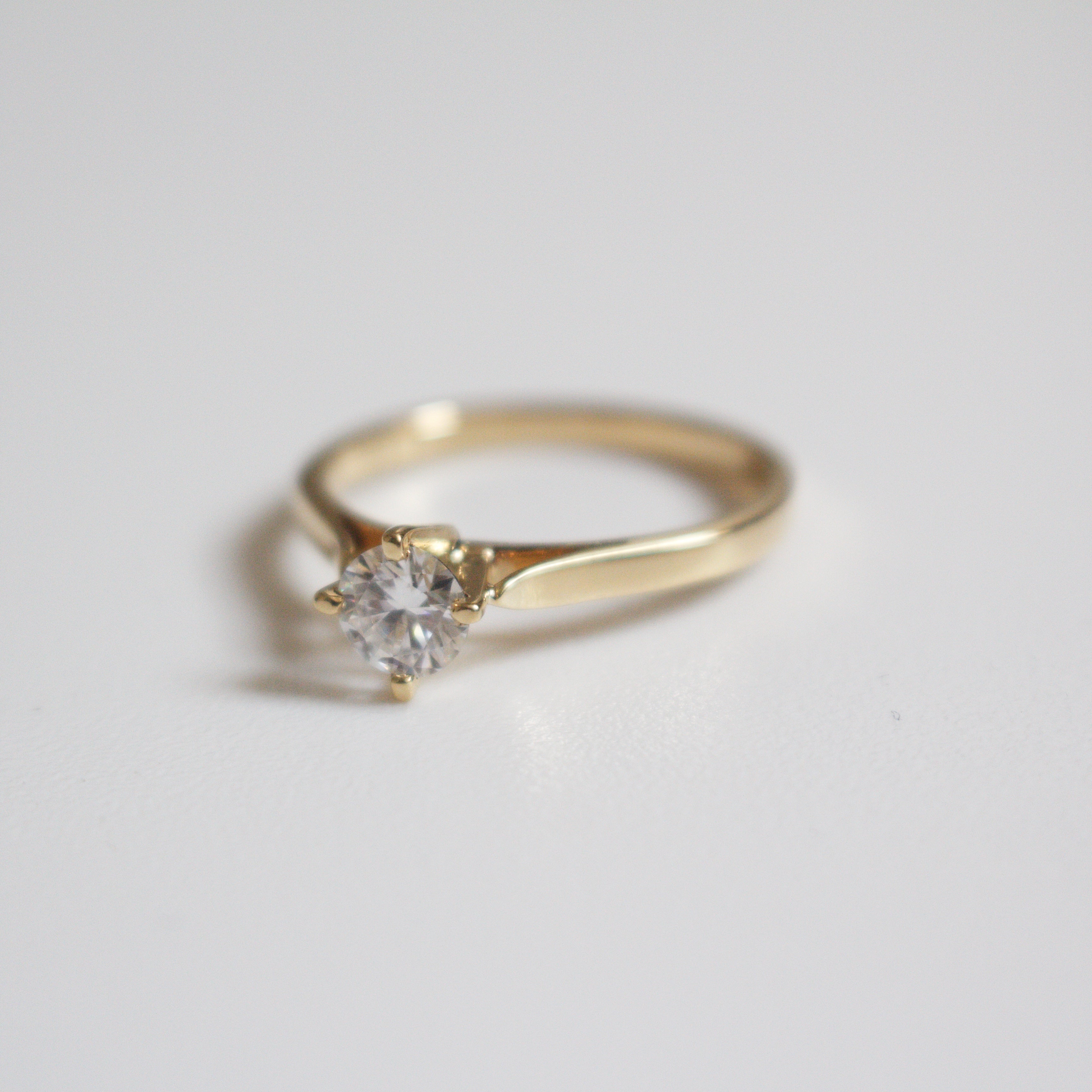 Anillo de Compromiso Isabella en Oro 18k