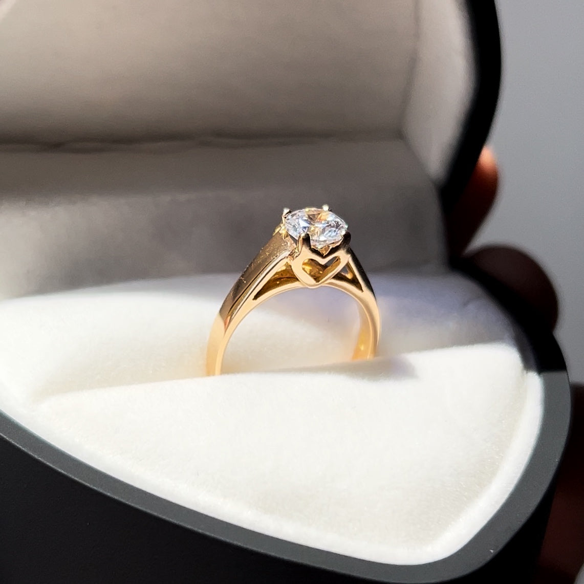 Anillo de Compromiso Love en Oro 18k