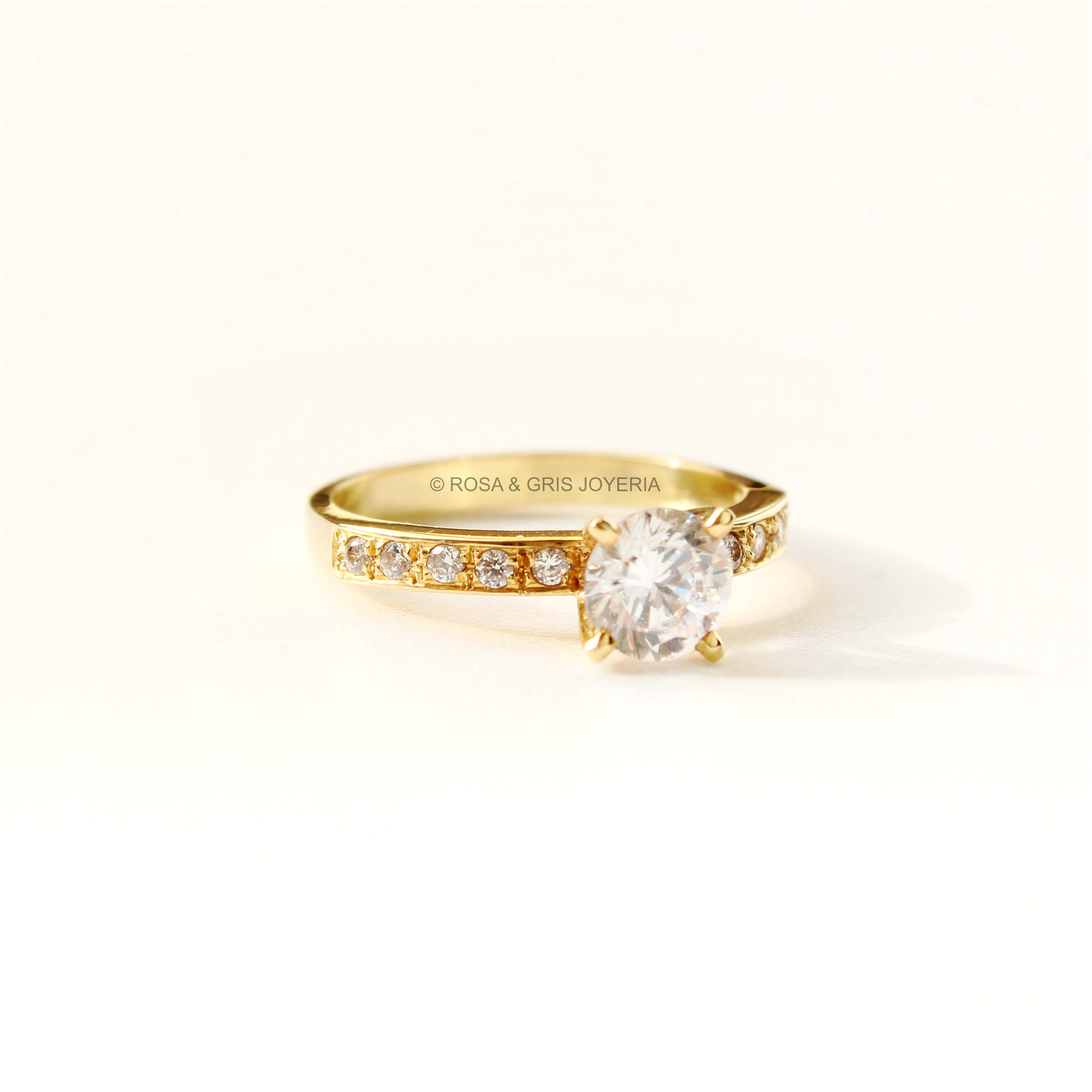 Anillo de Compromiso Cielo en Oro 18k